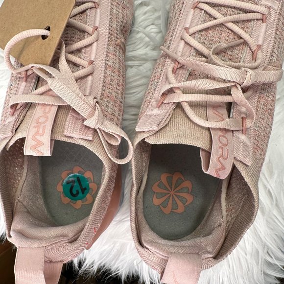 Nike Size 12 Air VaporMax 03/09/2022 NIKE AIR Pink Oxford/Metallic Silver FLYKNI - Picture 7 of 11